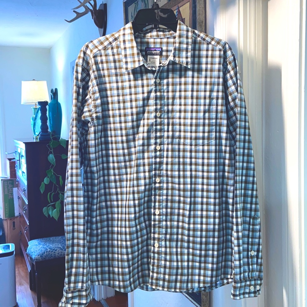 Men’s Patagonia organic cotton long sleeve shirt. Size M.